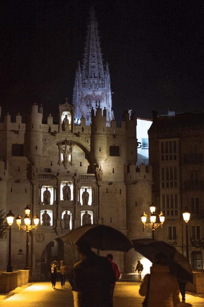 2019-20_P.I. DE FOTOGRAFIA-CFGS_FernandezAmorinEsterMaria_BilisNegra_JPGFINAL_024 Fotografía del proyecto Bilis Negra: Fotografía nocturna de Burgos