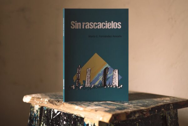 Portada de "Sin rascacielos" de Mario E. Fernández Amorín