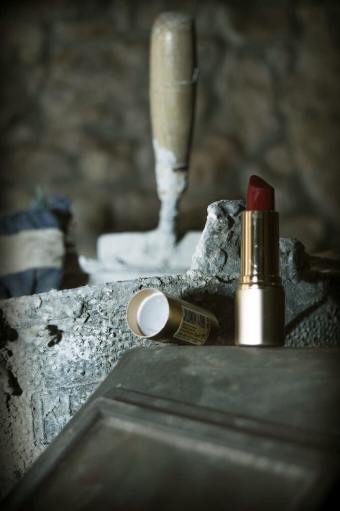 Tetrapack_EsterFdez_06 Pintalabios entre material de obra