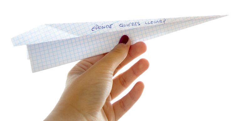 Avión de papel con el texto “¿Dónde quieres llegar?·